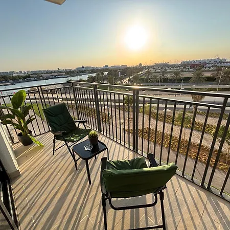 Waterfront Studio Cozy & Stylish Stay - Pet-Friendly